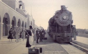 Orlando’s Atlantic Coast Line station bustles in the 1930s. Courtesy of the Orange County Regional History Center.